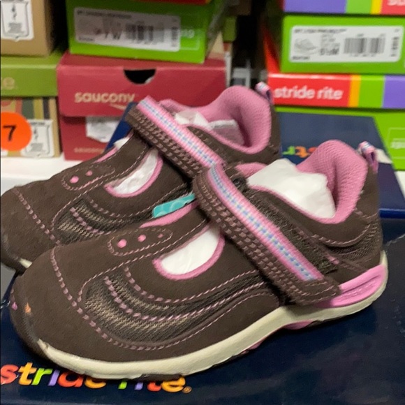 Michelle - Picture 2 of 7